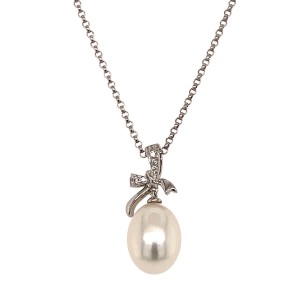 18ct White Gold Freshwater Pearl & Diamond Bow Pendant