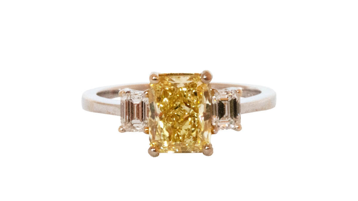 Radiant cut emerald diamond ring hotsell