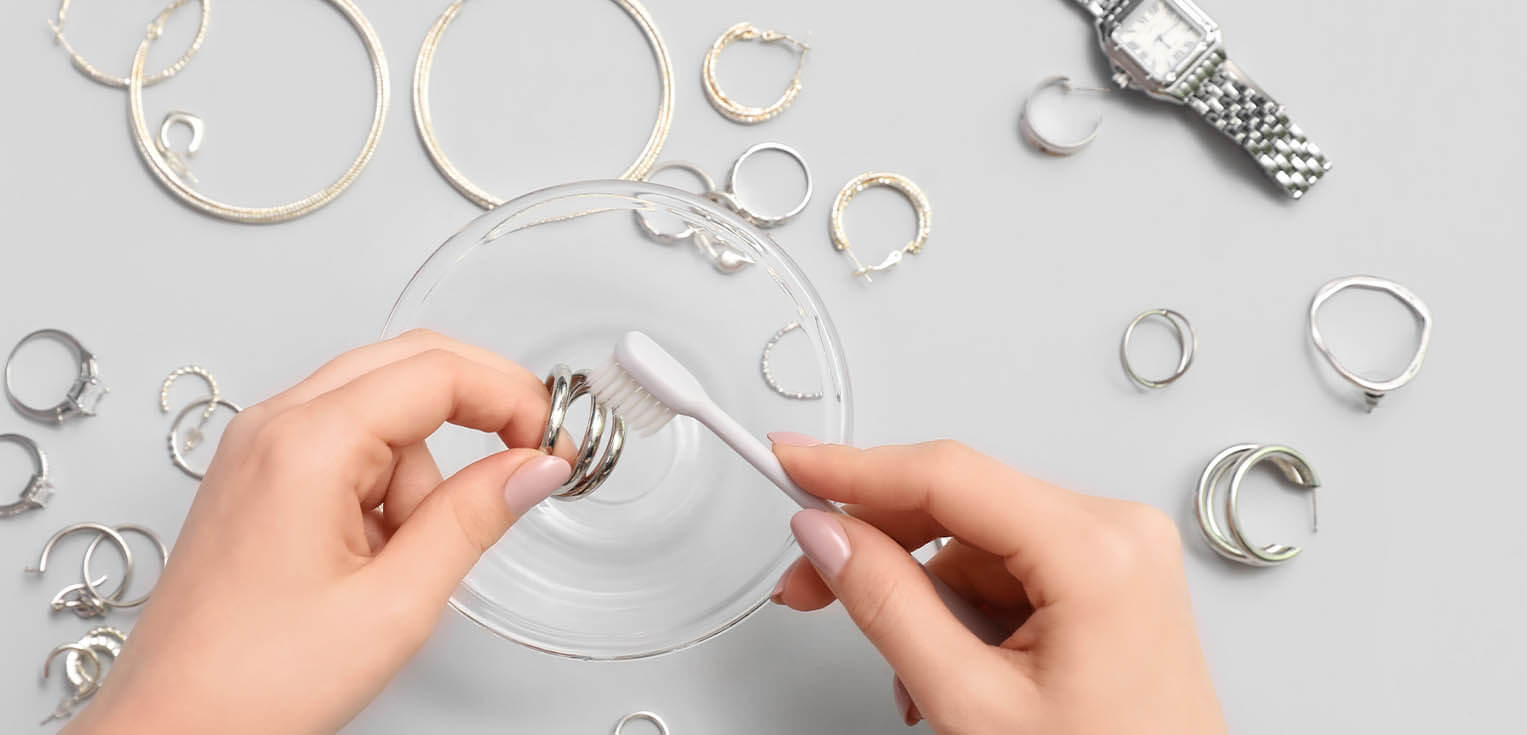 Expert Tips for Cleaning Silver Jewellery